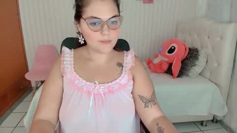 Snapshot of daeneryslove_doll chatting on September 23, 5:38 am daeneryslove_doll online show from September 23, 5:38 am