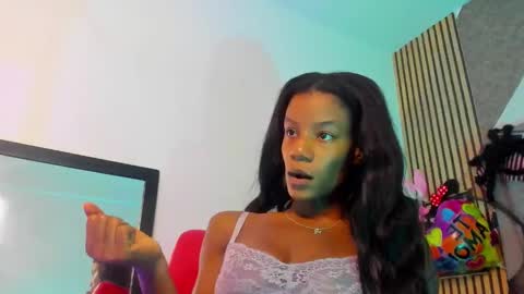 daffnelewis online show from October 18, 1:58 pm