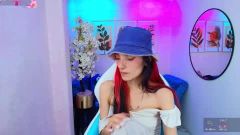 dafne huges online show from November 29, 8:57 pm