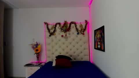 Snapshot of dafnnee_ross chatting on December 11, 12:23 pm DAFNNE online show from December 11, 12:23 pm