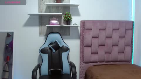 Snapshot of dafnnee_ross chatting on January 14, 12:14 pm DAFNNE online show from January 14, 12:14 pm