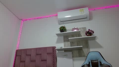 Snapshot of dafnnee_ross chatting on March 6, 12:09 pm DAFNNE online show from March 6, 12:09 pm