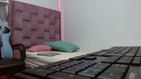 Snapshot of dafnnee_ross chatting on January 28, 12:11 pm DAFNNE online show from January 28, 12:11 pm