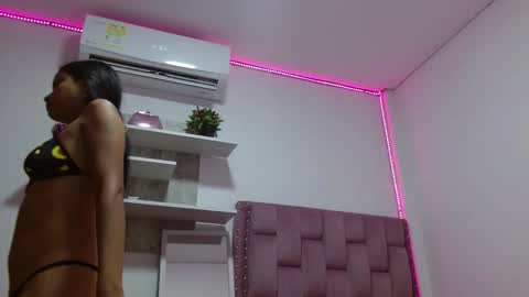 Snapshot of dafnnee_ross chatting on March 7, 12:12 pm DAFNNE online show from March 7, 12:12 pm