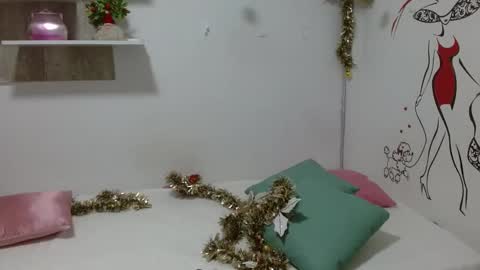 Snapshot of dafnnee_ross chatting on December 16, 12:16 pm DAFNNE online show from December 16, 12:16 pm