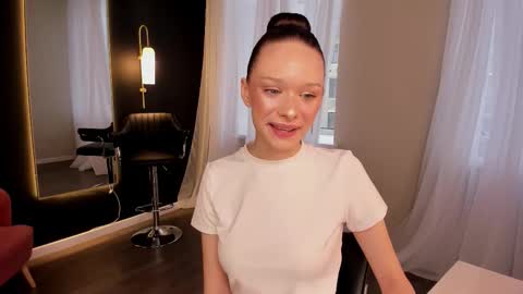 Snapshot of daily_glam chatting on October 14, 12:30 pm daily_glam online show from October 14, 12:30 pm