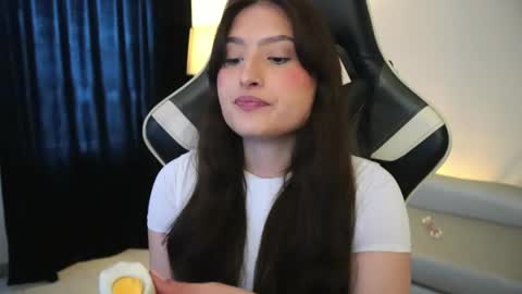 Lauren            online show from April 13, 12:50 pm