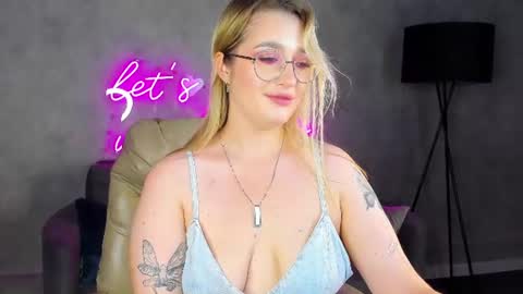 Viickie online show from August 5, 9:26 am