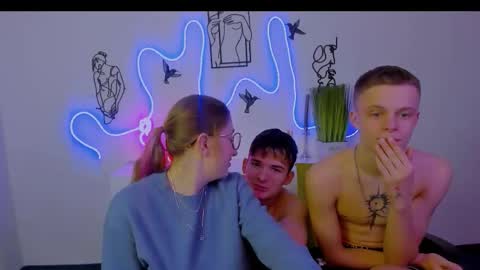 Little Di online show from February 7, 3:21 am