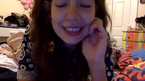 Snapshot of daisybaby699 chatting on September 21, 6:34 am DaisyB3 online show from September 21, 6:34 am