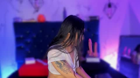 dakotaa_johnson online show from November 15, 6:42 pm