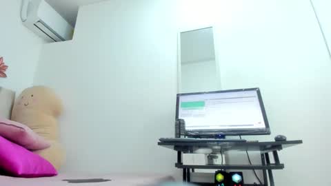 Snapshot of dalia_2 chatting on February 16, 2:11 am Ren online show from February 16, 2:11 am