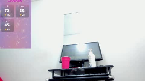 Snapshot of dalia_2 chatting on December 22, 12:17 am Ren online show from December 22, 12:17 am