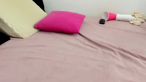 Snapshot of dalia_2 chatting on September 14, 1:47 am Ren online show from September 14, 1:47 am