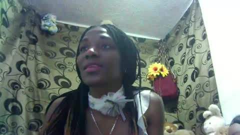 Snapshot of dalila_b chatting on October 30, 3:42 am Dali online show from October 30, 3:42 am