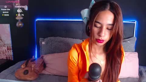 Snapshot of damian_n_lissa chatting on February 23, 1:45 pm lissa online show from February 23, 1:45 pm