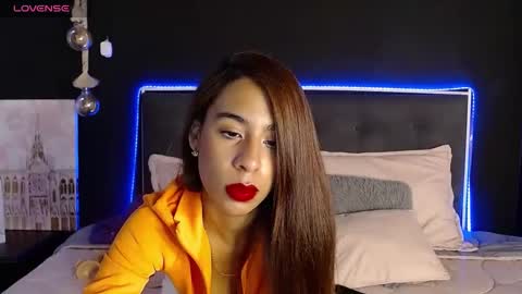 Snapshot of damian_n_lissa chatting on February 10, 1:55 pm lissa online show from February 10, 1:55 pm