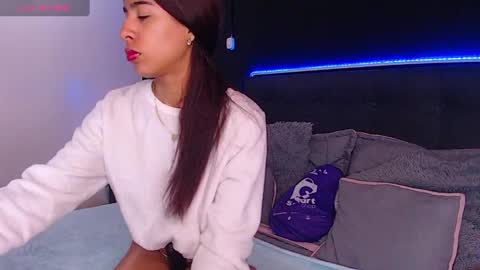 Snapshot of damian_n_lissa chatting on March 8, 1:34 pm lissa online show from March 8, 1:34 pm
