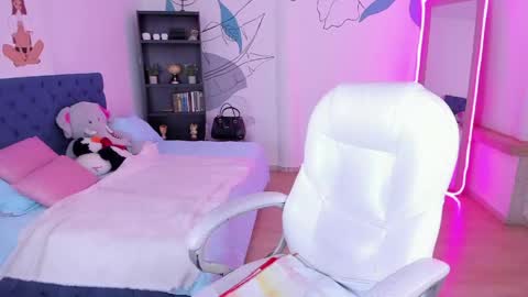 dana_paula online show from June 5, 12:00 pm