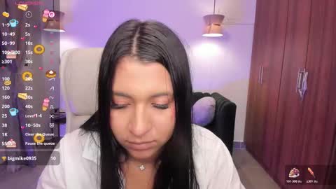 Snapshot of dandara_thompsson chatting on October 18, 11:17 pm Dandara online show from October 18, 11:17 pm