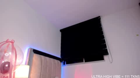  independent model   online show from October 21, 11:20 pm