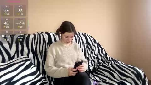 Mia online show from November 30, 7:23 am