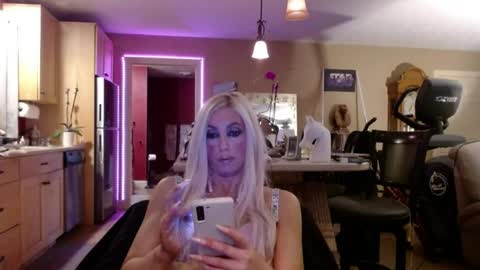 DanikaWhite69 online show from April 14, 3:01 pm