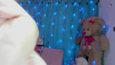 Danna Sofia jeins online show from November 19, 2:50 pm