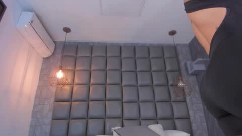 Danna online show from February 21, 1:23 pm