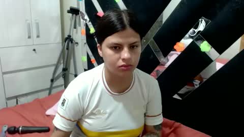 daphne877046 online show from June 1, 1:07 am