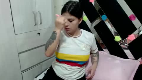 daphne877046 online show from December 2, 7:38 pm