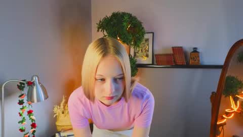 Kami online show from October 18, 4:59 am