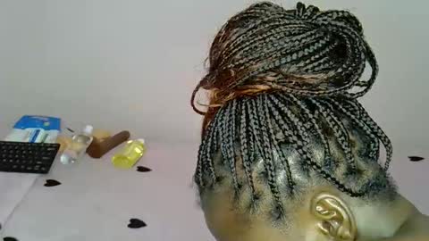 dark_petite_ online show from May 6, 10:52 am