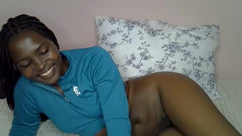 dark_petite_ online show from May 2, 6:49 am
