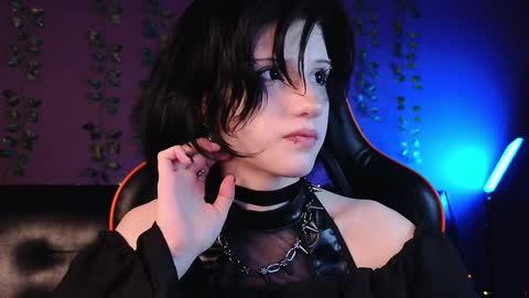 Snapshot of dark_vamp_ chatting on January 18, 9:34 pm Vamp online show from January 18, 9:34 pm