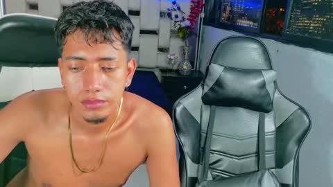 darwinandbrayan online show from November 6, 12:49 am