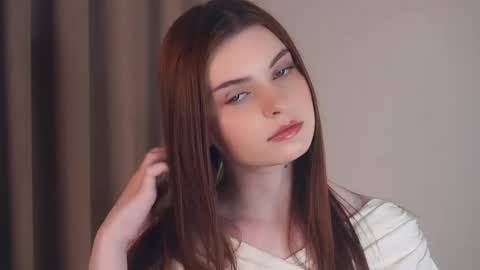 Louise online show from April 14, 10:10 pm