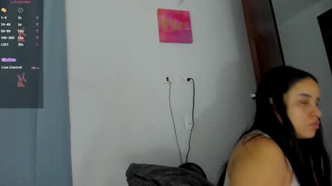 Snapshot of dayhanshelby chatting on January 17, 9:39 am nice too meet you i m alison online show from January 17, 9:39 am