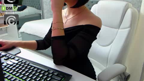 Elly online show from February 16, 9:48 am