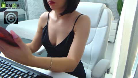 Elly online show from October 5, 10:31 am