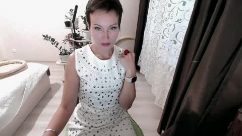 Snapshot of dear_mia_ chatting on October 4, 1:39 pm Mia online show from October 4, 1:39 pm