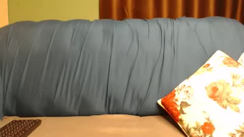 Dee online show from February 20, 7:47 pm