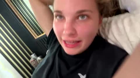 Snapshot of deepthroatqueen33 chatting on October 23, 9:43 pm deepthroatqueen33 online show from October 23, 9:43 pm
