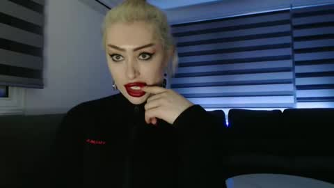Snapshot of deewhitee chatting on January 27, 5:58 pm Jenna online show from January 27, 5:58 pm