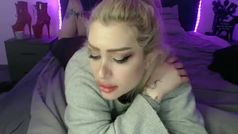 Snapshot of deewhitee chatting on December 21, 5:18 pm Jenna online show from December 21, 5:18 pm