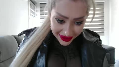 Snapshot of deewhitee chatting on January 17, 11:38 am Jenna online show from January 17, 11:38 am