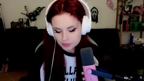 dellacrush_ online show from December 13, 7:53 pm