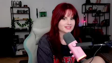 dellacrush_ online show from April 11, 5:49 pm