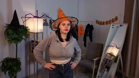 Snapshot of denicehendson chatting on October 30, 11:44 am Viola online show from October 30, 11:44 am