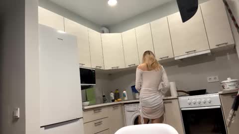 Denni online show from November 3, 3:38 pm